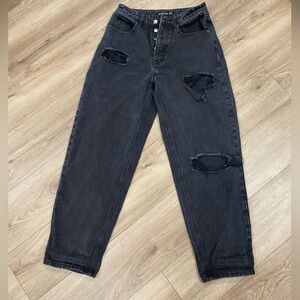 PrettyLittleThing black denim ripped distressed jeans! Size 6 US. Fits a medium